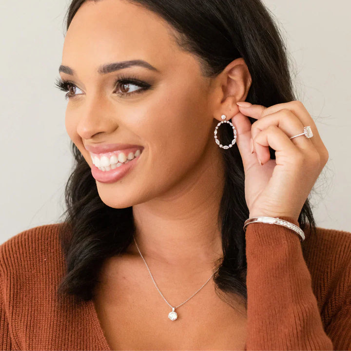 Bijoux minimalistes : pourquoi un design intemporel ne se démode jamais